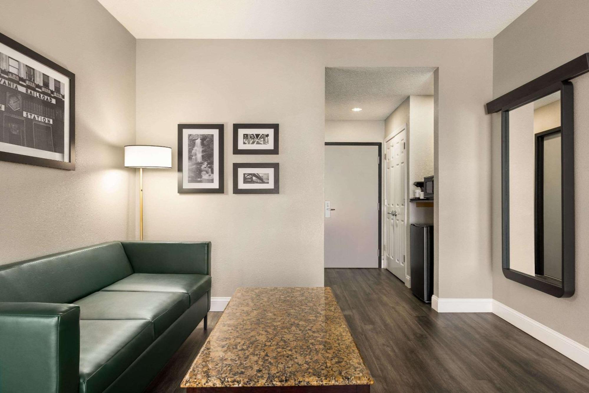 La Quinta By Wyndham Mt. Laurel - Philadelphia Hotel Mount Laurel Exterior photo