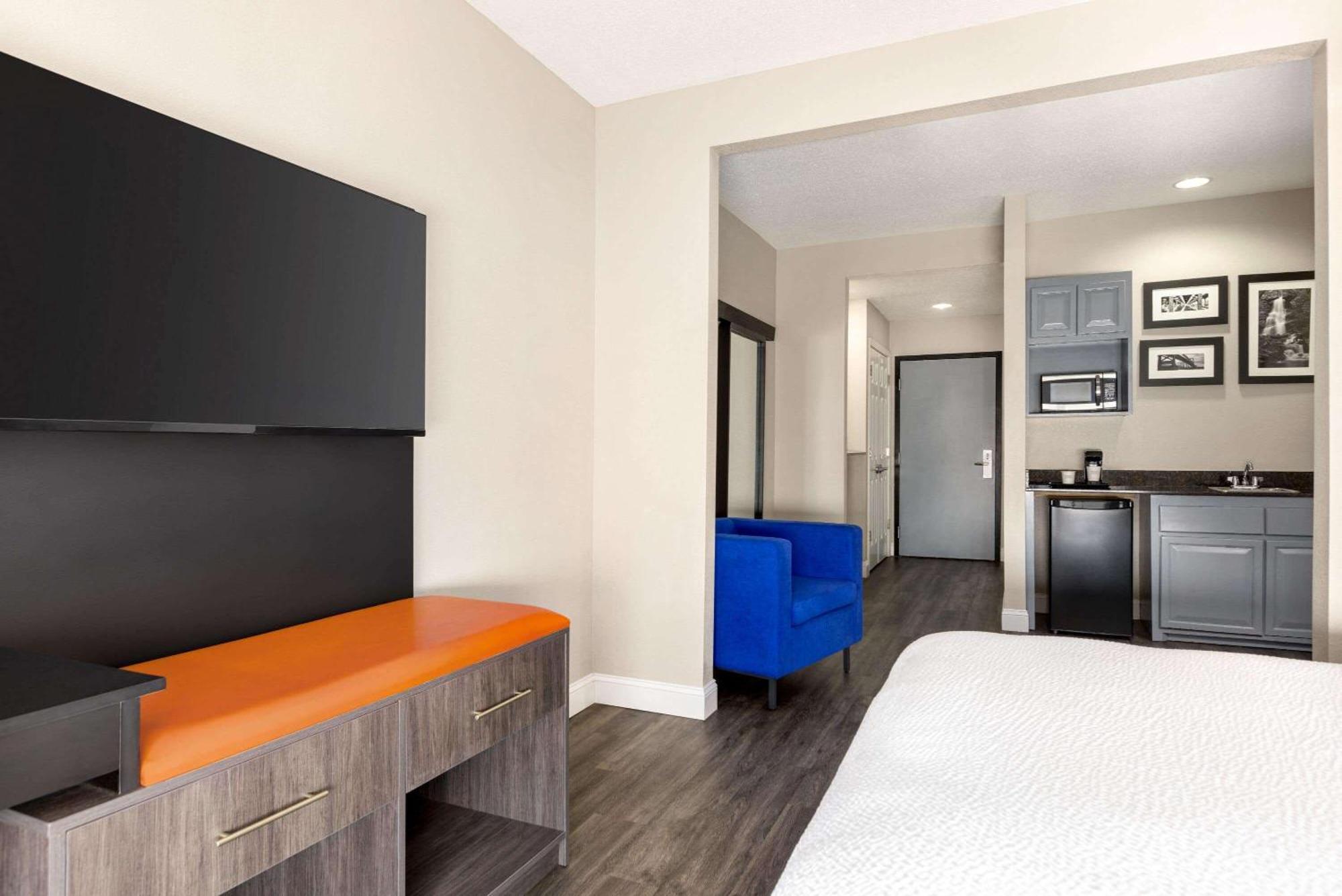 La Quinta By Wyndham Mt. Laurel - Philadelphia Hotel Mount Laurel Exterior photo