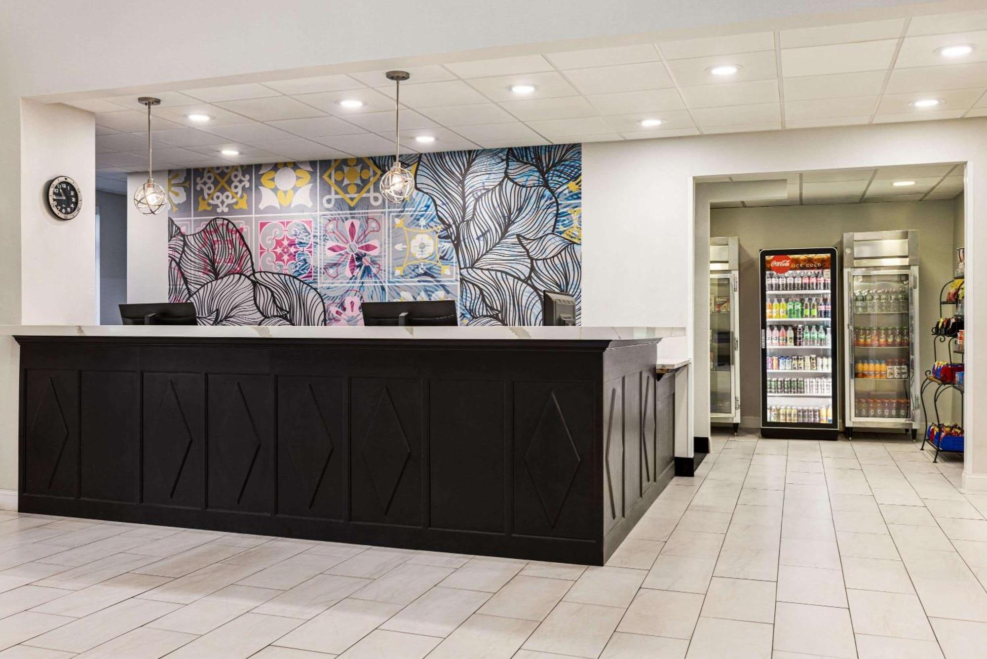 La Quinta By Wyndham Mt. Laurel - Philadelphia Hotel Mount Laurel Exterior photo